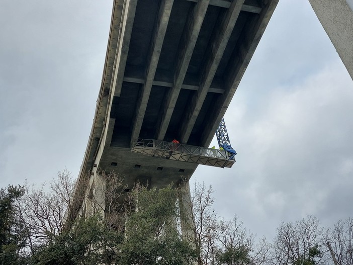 Viadotto Sanda a Celle, ulteriori interventi ispettivi di Autostrade: carroponte al lavoro (FOTO)