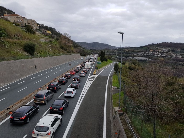 Controesodo: 35 km di coda tra Albenga e Savona