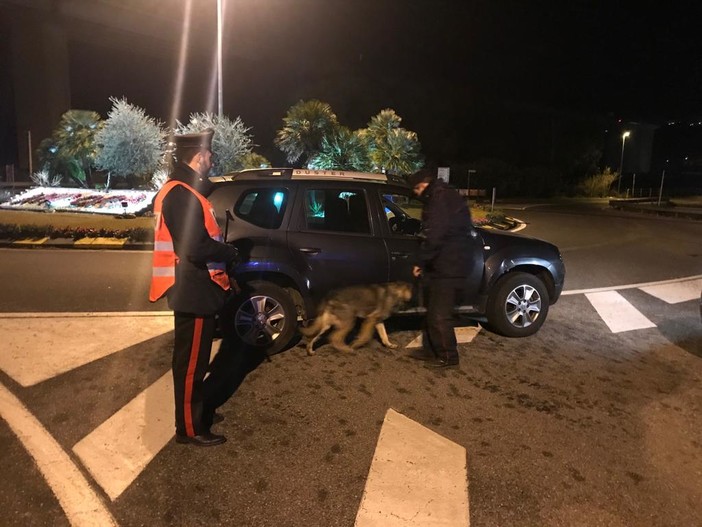 Alassio, presidio dei carabinieri sul territorio: 100 mezzi controllati, 150 identificazioni, tre sequestri e un arresto