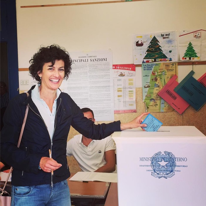 #BallottaggioSavona, la candidata di centrodestra Ilaria Caprioglio al voto