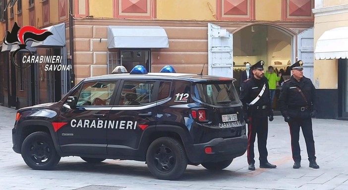 Rapinatore e scippatore seriale arrestato a Loano: ventitreenne in manette