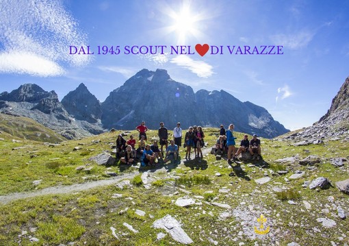 In copertina (anno 2012); il Clan &quot;Carlo Nocelli &quot; nella precedente formazione, sulla copertina del fotolibro &quot;Dal 1945 scout nel cuore di Varazze&quot;