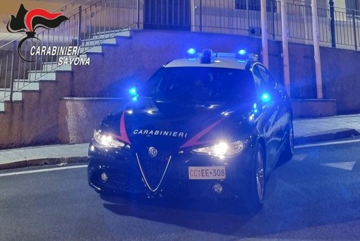 Savona, in preda alla gelosia minaccia la convivente e altre persone con un coltello: 43enne arrestato dai Carabinieri