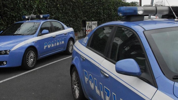 Savona, tenta di entrare in casa della fidanzata, poi aggredisce i poliziotti: arrestato un 48enne pregiudicato