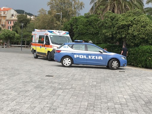 Savona, clochard accusa un malore: soccorso