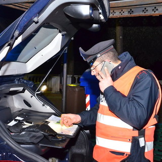 Sanremo: lite in via Escoffier tra fidanzati che poi inveiscono contro i carabinieri, arrestato 20enne domiciliato ad Albenga