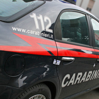 Andora, scippano una turista e si danno alla fuga su di un'auto rubata a Genova: arrestati due giovani