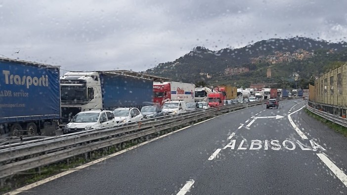 Tamponamento in A10 all'altezza di Varazze: due feriti, code in direzione Genova