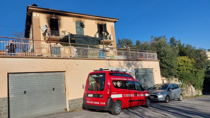 Savona, incendio in un appartamento di via alla Strà: 4 evacuati