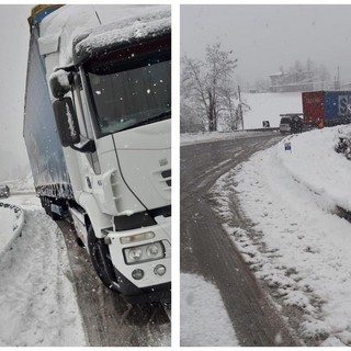 Camion intraversati causa neve: riaperta la Sp 28 bis (FOTO)