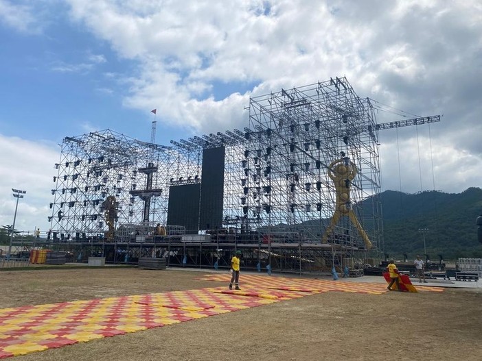 Il palco allestito all’ippodromo di Villanova d’Albenga