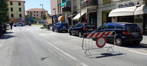 Albisola, un mezzo perde olio sulla strada: chiuso temporaneamente il passaggio pedonale vicino a Piazza Dante