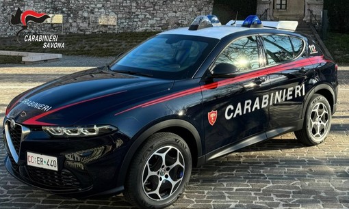 Ruba una borsa in spiaggia e minaccia il padre della vittima: ladro arrestato a Pietra dai Carabinieri