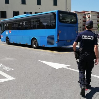 Carcare, uso delle mascherine sugli autobus e nei supermercati: controlli della polizia locale