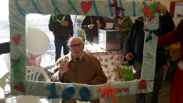 Nella foto di repertorio: un momento del 100° compleanno di Nonno Tulli