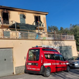 Savona, incendio in un appartamento di via alla Strà: 4 evacuati