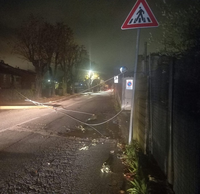 Quiliano, in via XXV Aprile senza rete telefonica e internet dall'alluvione del 26 ottobre: &quot;Situazione assurda, siamo stufi&quot; (FOTO)