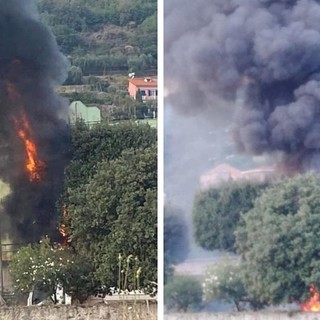 Quiliano, camion a fuoco nelle vicinanze di Sarpom, intervento dei vigili del fuoco