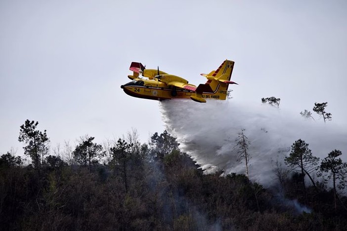 I ringraziamenti della Regione a volontari e professionisti che hanno domato l'incendio di Cogoleto