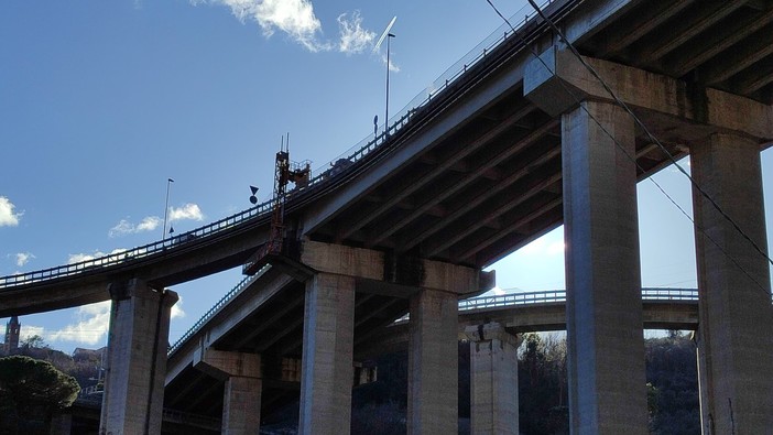 Calcinacci dal viadotto Porra dell'autostrada a Finale: verifiche in corso a Perti