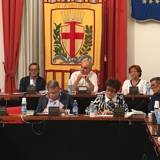 Bastia d'Albenga assediata dai Tir, la mozione non passa in Consiglio. La maggioranza: &quot;Abbiamo già preso provvedimenti per risolvere l'annoso problema&quot;