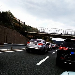 Traffico in tilt sull'A10 per lavori, code di 11 chilometri in direzione Ventimiglia