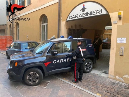 Fermato per un controllo, nella giacca aveva cocaina: 46enne magrebino arrestato a Pietra Ligure