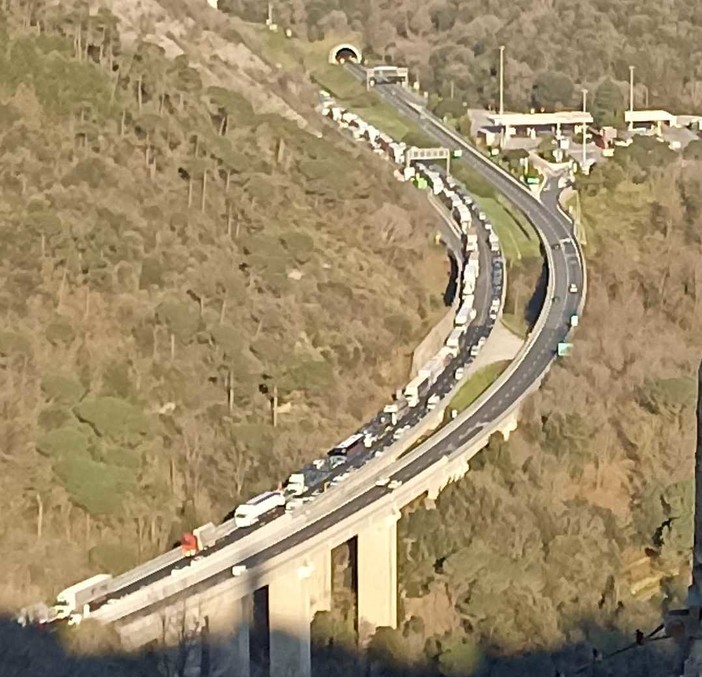 Incidente in autostrada a Orco Feglino: sono 4 i mezzi coinvolti