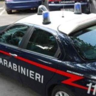 Cercando la luce: furto di lampadine all'Hotel Torelli di Ceriale, arrestato alla fermata dell'autobus