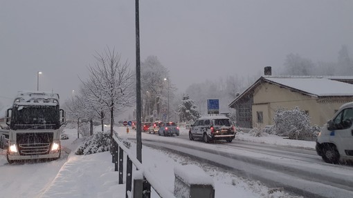 Camion bloccati sul Vispa causa neve, De Vecchi (sindaco Carcare) spara a zero contro la Verdemare: &quot;Dirottare problemi su altri non è corretto&quot;