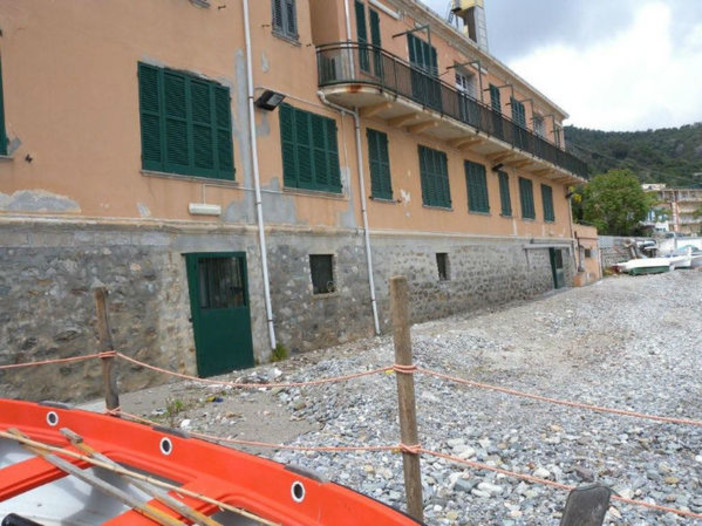 L'ex colonia marina Cantore di Noli convertita in albergo sul mare