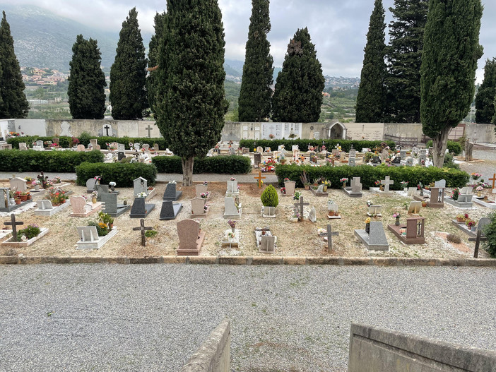 Toirano, nuovi loculi e ossari per il cimitero Capoluogo: cominciati i sopralluoghi dei tecnici comunali