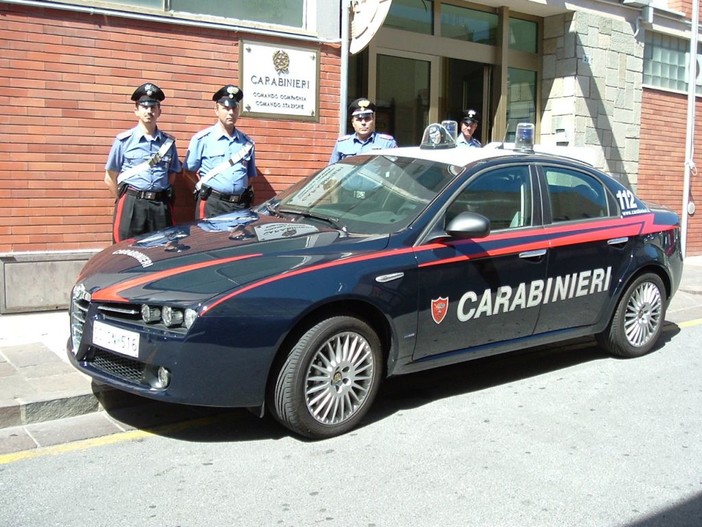 Ruba generi alimentari al Carrefour di Alassio, arrestato dai carabinieri