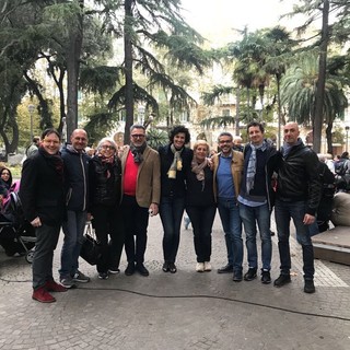 Savona, famiglie e bambini alla castagnata in piazza del Popolo (FOTO)