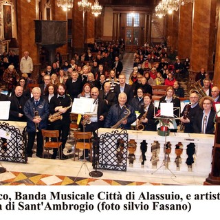 Alassio, chiesa di Sant'Ambrogio gremita per il concerto di buon anno (FOTO)