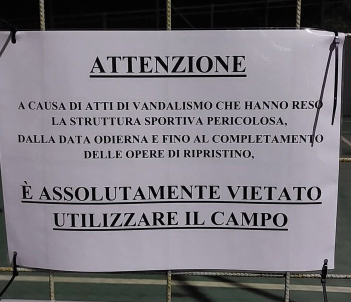 Varazze, atti vandalici nel campo sportivo di Cantalupo: il comune lo chiude per sistemarlo