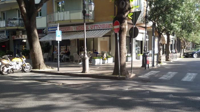 Albenga, lo storico bar Cristallo diventa Pizzeria-Kebab