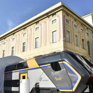 Trenitalia, Rock e Pop anteprima in piazza De Ferrari a Genova: presentati i nuovi convogli della flotta regionale (FOTO e VIDEO)
