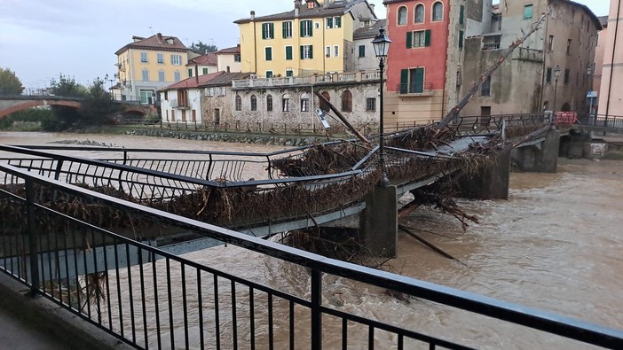 Carcare, la furia del fiume Bormida danneggia la passerella. Mirri: &quot;Dovrà essere demolita e ricostruita&quot;