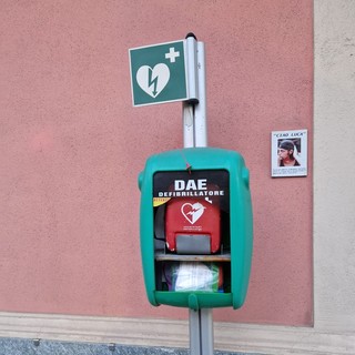 Savona, vandalizzata nuovamente la bacheca del defibrillatore di Zinola (FOTO)