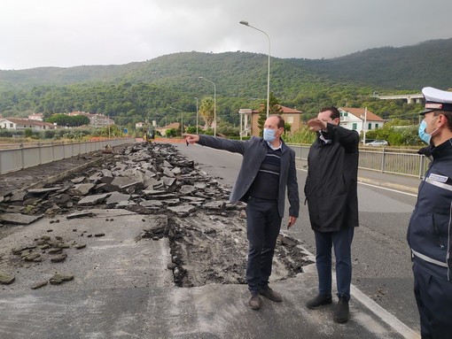 Andora, iniziata la demolizione del ponte di via Europa unita: ecco la nuova viabilità