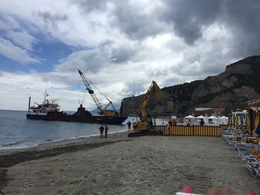 Finale Ligure: al via il dragaggio del porto (FOTO e VIDEO)