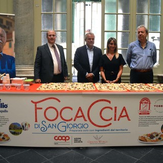 La Focaccia di San Giorgio di Genova World negli ipermercati di Coop Liguria