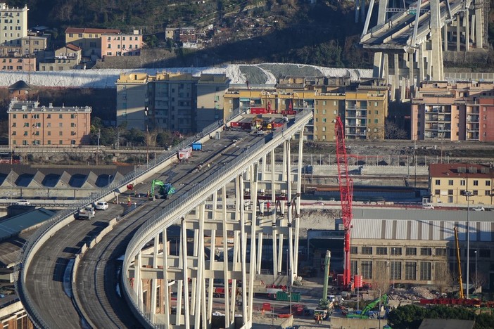 Taglio della trave sulla pila 8 del Morandi, iniziate le operazioni (FOTO e VIDEO)