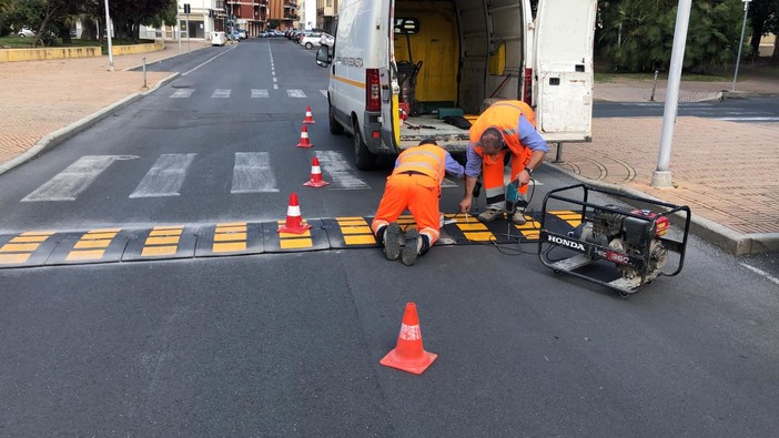 Albenga, nuovi impianti di videosorveglianza e dossi artificiali per limitare la velocità