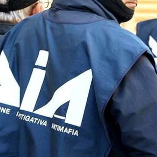 Operazione antimafia della DIA: sei arresti per intestazione fittizia, armi, droga ed estorsione