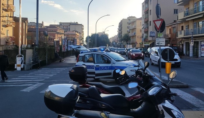 Donna investita da un’auto a Loano: al Santa Corona in codice rosso