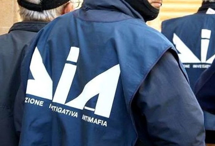 Operazione antimafia della DIA: sei arresti per intestazione fittizia, armi, droga ed estorsione