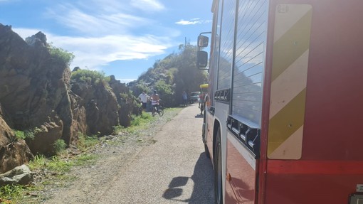 Accusa un malore in mare, vani i tentativi di soccorso di un bagnante e dei sanitari: 49enne muore a Varazze