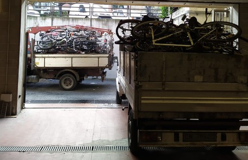 Albenga, rimosse e demolite 67 biciclette abbandonate